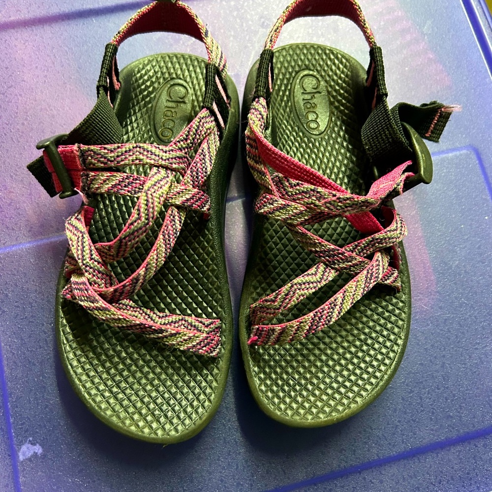Girls chacos